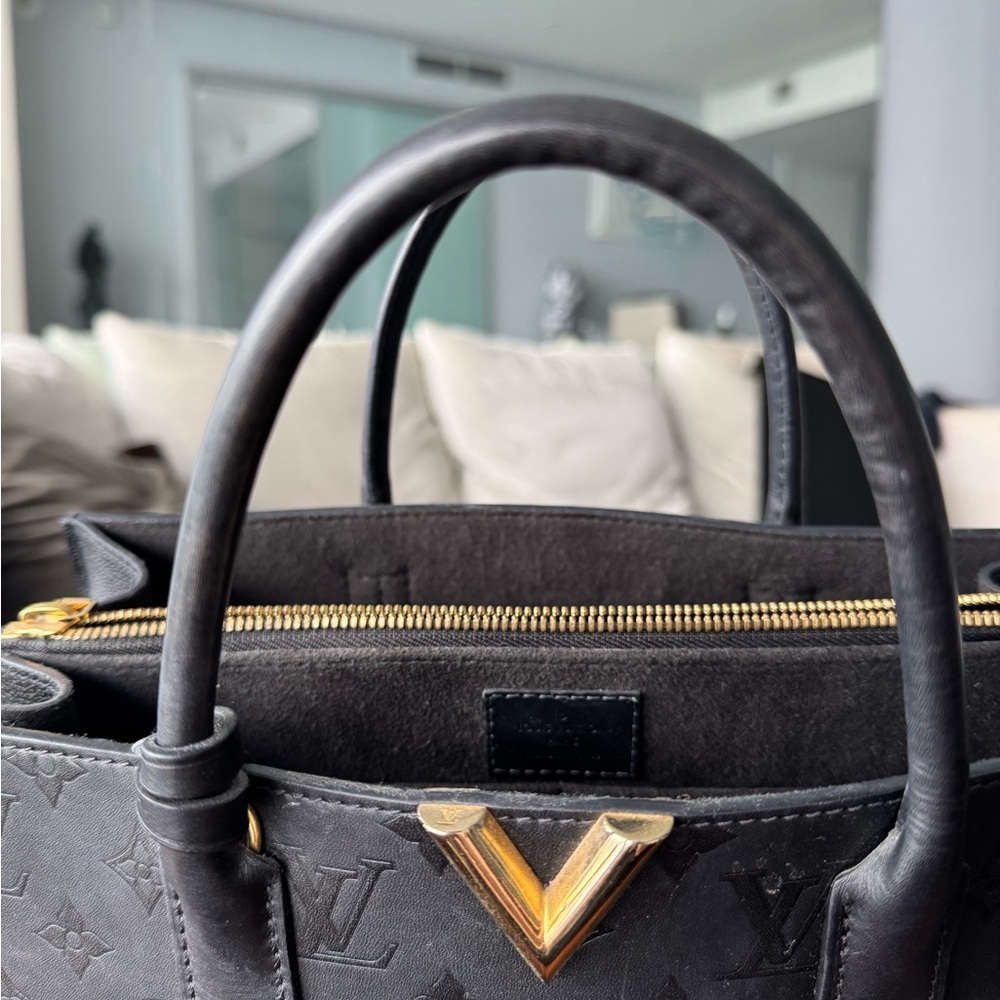 Louis Vuitton Monogram Cuir Plume Very Tote GM - Picture 4 of 4